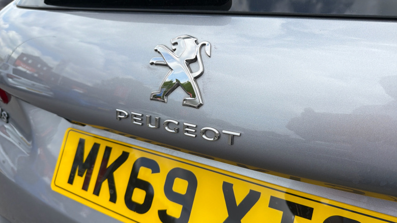 Peugeot 2008 1.2 PureTech 110 Allure Premium 5dr Petrol Estate